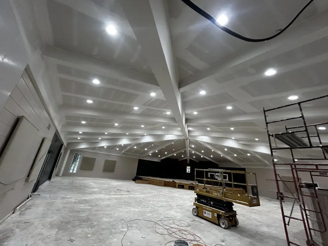 Finished commercial ceiling with recessed lighting